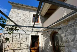 Krk, Gabonjin, autohtona kamena kuća s bazenom, 150 m2, Dobrinj, House