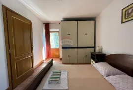 Krk, Gabonjin, autohtona kamena kuća s bazenom, 150 m2, Dobrinj, Maison