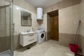 Krk, Gabonjin, autohtona kamena kuća s bazenom, 150 m2, Dobrinj, Famiglia