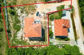 Rovinj-7km,novogradnja sa 2 stana na 965m2 okućnice, Rovinj, Casa