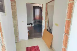 Rovinj-7km,novogradnja sa 2 stana na 965m2 okućnice, Rovinj, Maison