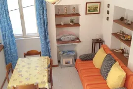 Kuća s poslovnim prostorom u samom centru grada, Mali Lošinj, House