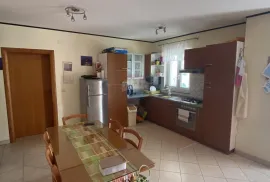 Otok Krk - Čižići-trosoban stan-100 metara od mora, Dobrinj, Appartement