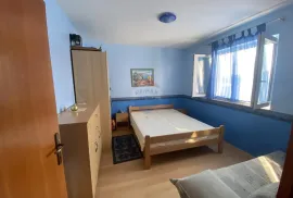 Otok Krk - Čižići-trosoban stan-100 metara od mora, Dobrinj, Appartement