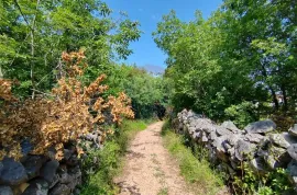 OTOK KRK, VRBNIK kamena kuća za adaptaciju sa vrtom, Vrbnik, Casa