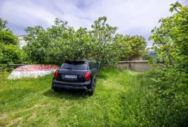 Draga Bašćanska - uređena kamena kuća u nizu s okućnicom, Baška, بيت