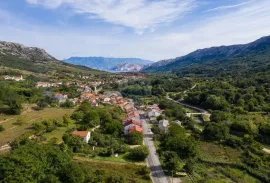 Draga Bašćanska - uređena kamena kuća u nizu s okućnicom, Baška, House