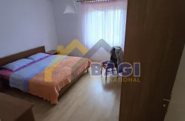 Kuća sa dva stana pogled na more na 2420m2 zemljišta, Marčana, Haus