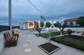 SUKOŠAN, DEBELJAK - Kuća s bazenom, Sukošan, House