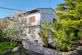 Crikvenica, Bribir- samostojeća kuća sa prekrasnom okućnicom i pogledom na more, Vinodolska Općina, Maison