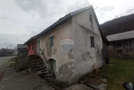 Lika,Drežnica,dvojna kuća sa zemljištem 25200 m2, Ogulin, Casa