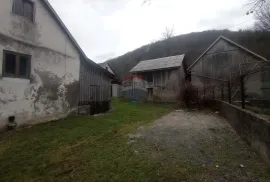 Lika,Drežnica,dvojna kuća sa zemljištem 25200 m2, Ogulin, Casa