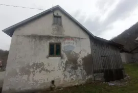 Lika,Drežnica,dvojna kuća sa zemljištem 25200 m2, Ogulin, Casa