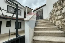 Kostrena, Doričići, kuća sa dva stana površine 162 m2, Kostrena, Maison