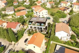 Grad Krk - predivan trosoban stan sa okućnicom i pogledom, Krk, Appartment