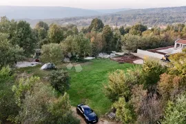 PROSTRANO GRAĐEVINSKO ZEMLJIŠTE NA MIRNOJ LOKACIJI!, Labin, Terrain