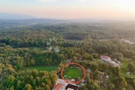 PROSTRANO GRAĐEVINSKO ZEMLJIŠTE NA MIRNOJ LOKACIJI!, Labin, Terrain