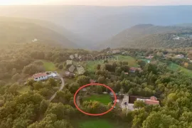 PROSTRANO GRAĐEVINSKO ZEMLJIŠTE NA MIRNOJ LOKACIJI!, Labin, Terrain