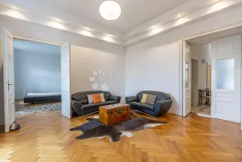 Gospodski stan u strogom centru s lijepim pogledom, Rijeka, Apartamento