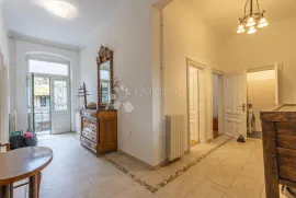 Gospodski stan u strogom centru s lijepim pogledom, Rijeka, Apartamento