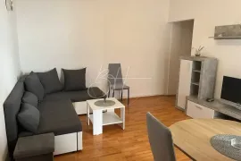 Stan u centru Pule - 55 m2, Pula, Casa