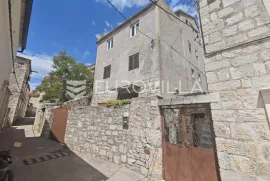 Brač, Milna samostojeća kuća u centru mjesta, u roh bau fazi, Milna, Maison