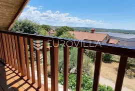 Istra, Kaštelir, šarmantna drvena kuća 117m2 s pogledom na more, Kaštelir-Labinci, House