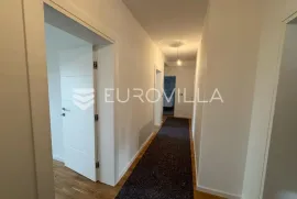 Đakovo, Centar, Luksuzan četverosoban stan 2 kat, Novogradnja, Đakovo, Appartment