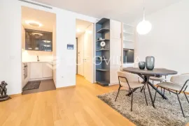 Ban centar, savršen dvosoban stan na 4. katu, Zagreb, Appartment