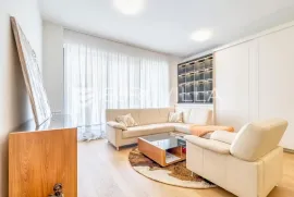 Ban centar, savršen dvosoban stan na 4. katu, Zagreb, Apartamento