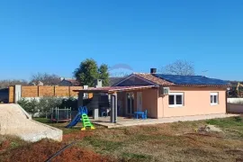 Istra, Loborika, prizemna kućica i projekt, Marčana, Casa