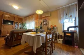 Rijeka, Zamet - kuća, 8S +3DB, tri odvojena stana, Rijeka, House