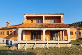 Rovinjsko Selo - roh bau kuća 450m2 + okućnica 3500 m2, Rovinj, House