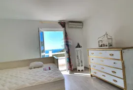 Otok Cres, Martinščica, kuća 150 m2 sa dva apartmana, prekrasan pogled, Cres, Дом