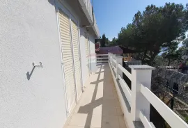 Otok Cres, Martinščica, kuća 150 m2 sa dva apartmana, prekrasan pogled, Cres, Haus