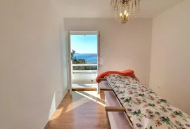 Otok Cres, Martinščica, kuća 150 m2 sa dva apartmana, prekrasan pogled, Cres, Дом