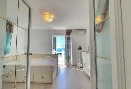 Otok Cres, Martinščica, kuća 150 m2 sa dva apartmana, prekrasan pogled, Cres, Дом