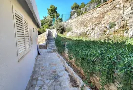 Otok Cres, Martinščica, kuća 150 m2 sa dva apartmana, prekrasan pogled, Cres, Haus