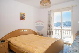 Otok Rab, Lopar, kuća 247m2 s prekrasnim vrtom, Rab, Дом