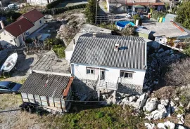 KUĆA NA GORNJEM ZAMETU – 150 m², VELIKA OKUĆNICA, Rijeka, Famiglia