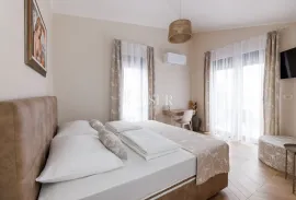 Otok Krk, Malinska - izuzetna villa 390m2, pogled na more, Malinska-Dubašnica, Ev