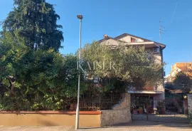 Istra, Novigrad - kuća sa tri stana, 360m2, izvrsna lokacija, Novigrad, House