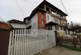 Petrinja, kuća 382 m2, 4 stambene jedinice, Petrinja, Casa