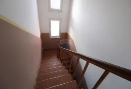 Petrinja, kuća 382 m2, 4 stambene jedinice, Petrinja, Casa