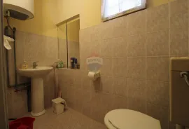 Petrinja, kuća 382 m2, 4 stambene jedinice, Petrinja, Casa