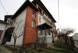 Petrinja, kuća 382 m2, 4 stambene jedinice, Petrinja, Casa