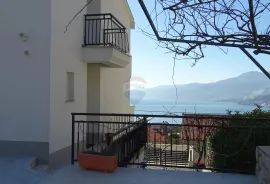 Rijeka, Martinkovac, samostojeća kuća sa tri stana i dvije garaže, Rijeka, House