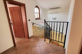 Istra, Umag, atraktivna vila s bazenom u okolici grada, Umag, Casa