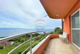 OPATIJA,DOBREĆ- Stan 98,75 m2 s  pogledom na more i bazenom, Opatija - Okolica, Apartamento