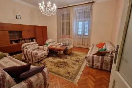 Istra, Pula, veliki stan sa garažom, 3S+DB, Pula, Wohnung